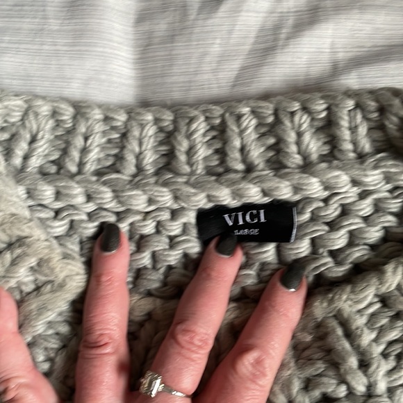 Vici bubble sleeve cardigan and it’s hand knit - Picture 4 of 5